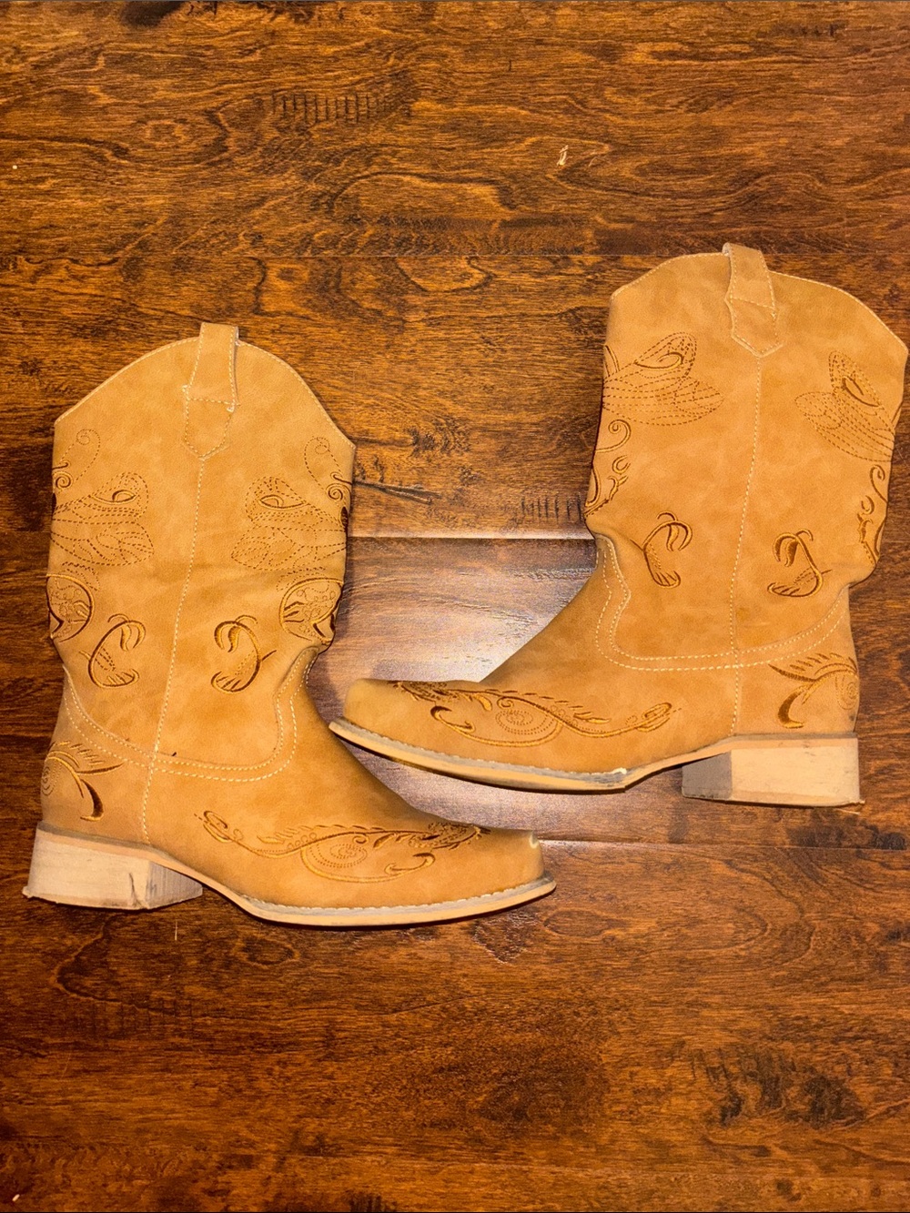 Women's Tan Western Embroidered Cowboy Boots